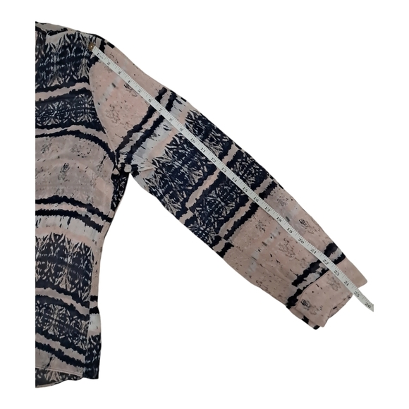 a.n.a Women's blouse Long Sleeves V Neck Size XL Blue and Pink. - Picture 7 of 8